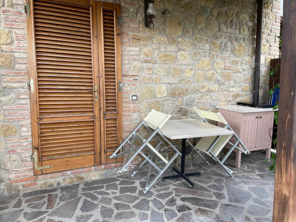 Casa Vacanza Le Case Сан-Джиминьяно Экстерьер фото